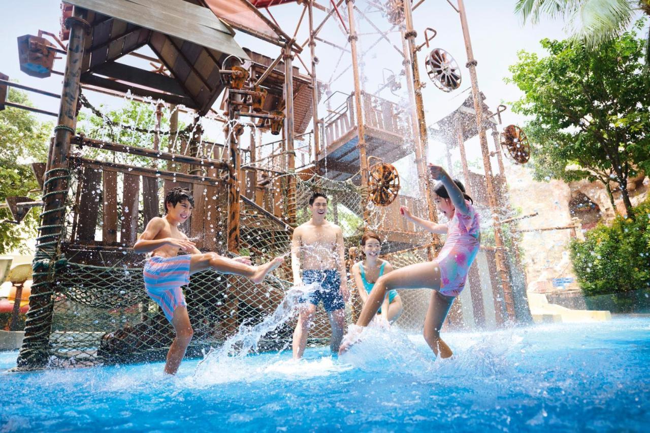 Resorts World Sentosa - Hotel Singapore Exterior photo Adventure Cove Waterpark