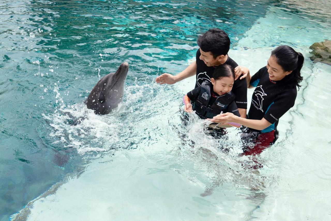 Resorts World Sentosa - Hotel Singapore Exterior photo Dolphin Interaction