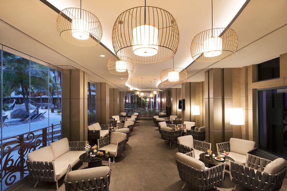 Resorts World Sentosa - Hotel Singapore Exterior photo The interior of the lounge