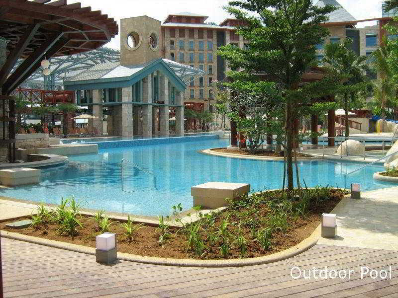 Resorts World Sentosa - Hotel Singapore Exterior photo Outdoor Pool
