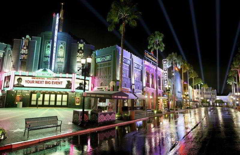 Resorts World Sentosa - Hotel Singapore Exterior photo Hollywood Boulevard at night