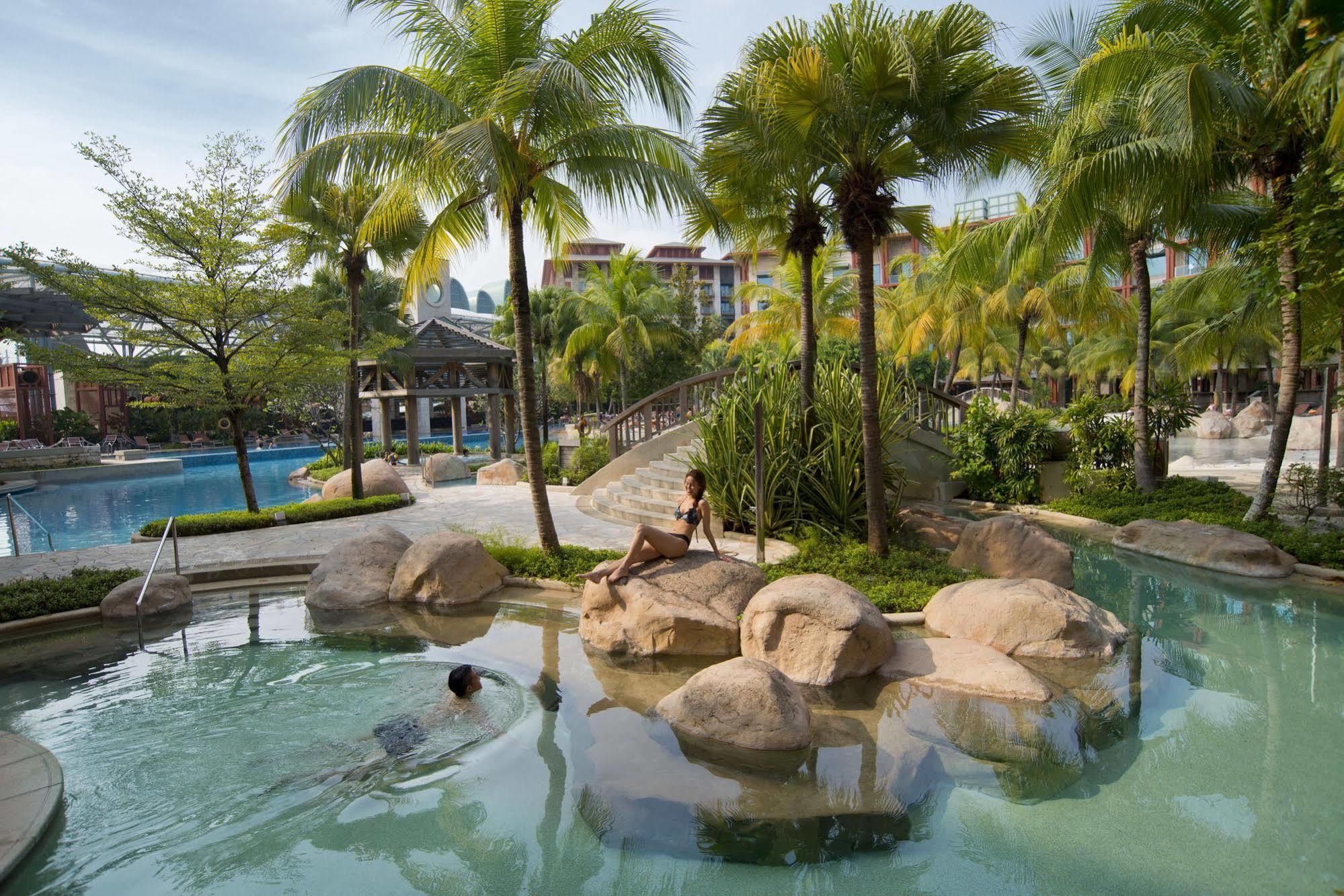 Resorts World Sentosa - Hotel Singapore Exterior photo The Rock Pool
