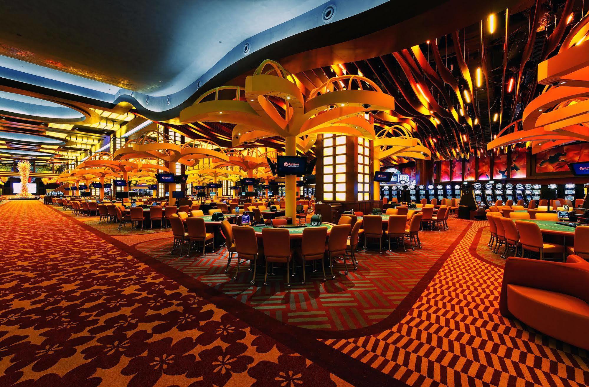 Resorts World Sentosa - Hotel Singapore Exterior photo Casino floor